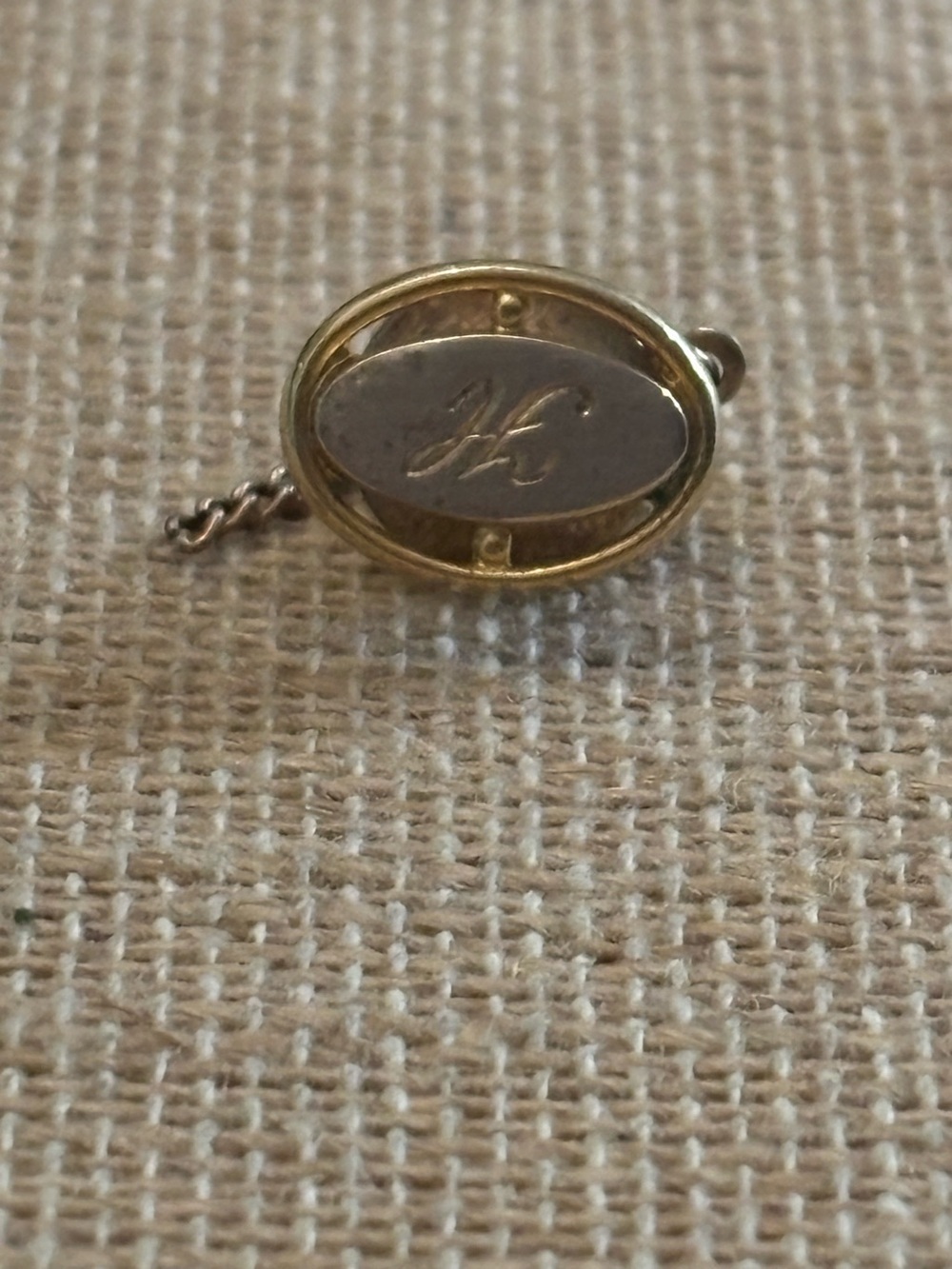 Monogrammed tie pin H